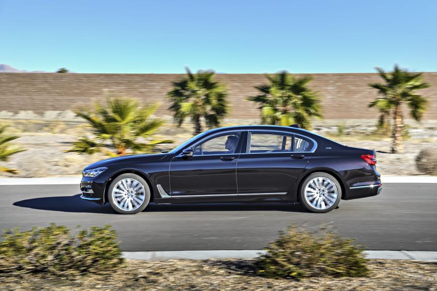 BMW M760Li xDrive V12 Excellence (G12) 2017 года  (WW) (фото 24 из 40)